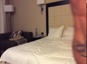 Дядя трахает жирную мамашу раком